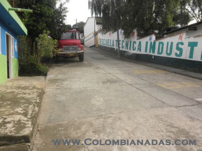 Piedra mistica
Esta es una piedra de otro planeta o con poderes, eso parece ser la opinión del dueño de este vehiculo.
