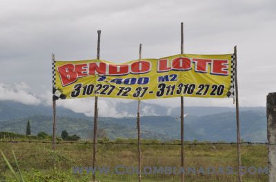 Ortografía o Publicidad
Aviso de venta lote a la salida de Bogotá D.C.
