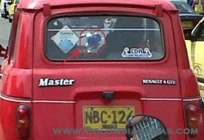 el  aire acondicionado de este vehículo es un pequeño ventilador 
