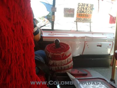 Disfraz
Si todo el bus esta pintado, no veo porque la palanca de cambio no debe tener su "disfraz"
Keywords: bus;busetas;adornos